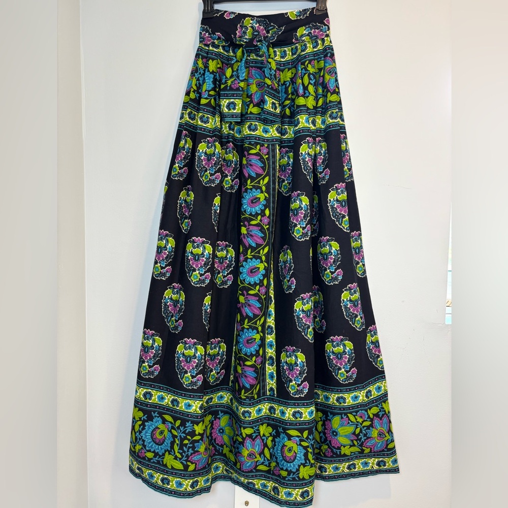Stunning 1970’s Boho Maxi Skirt Floral Paisley Print Size Small Vintage